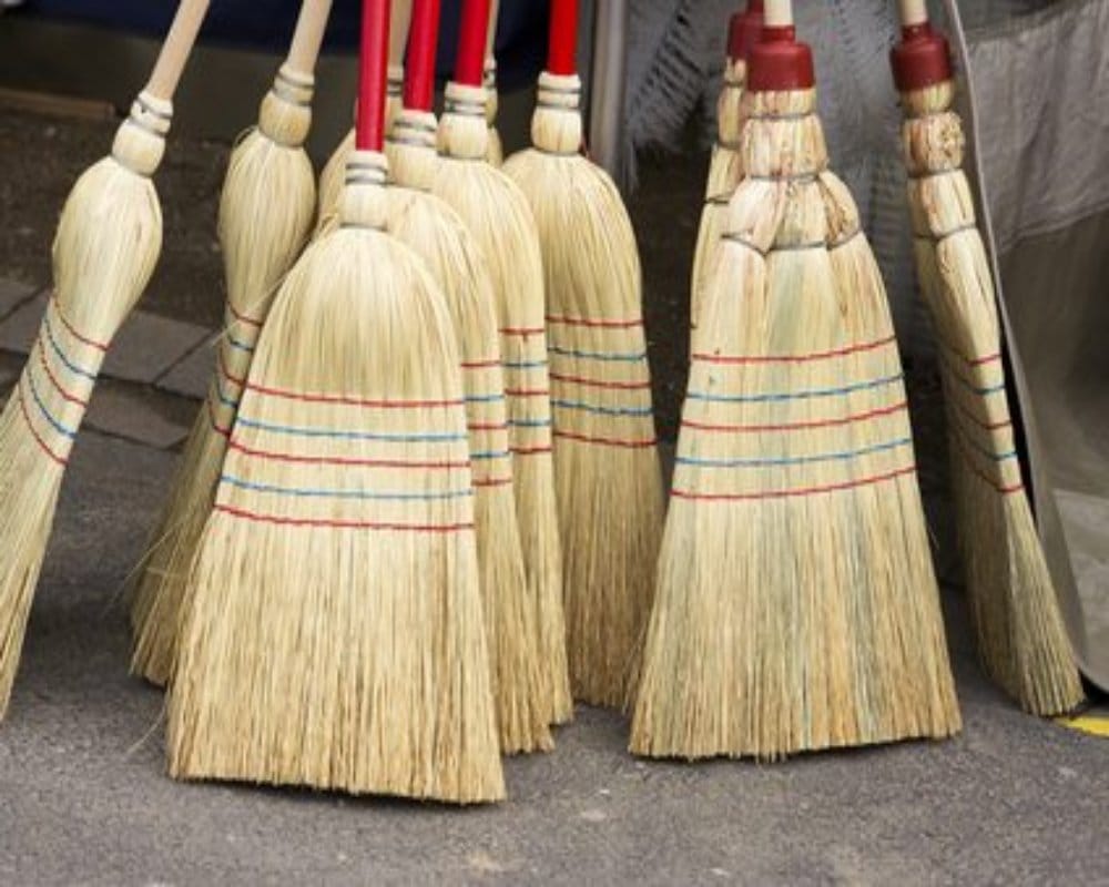 Vastu rules for correct direction of broom in home