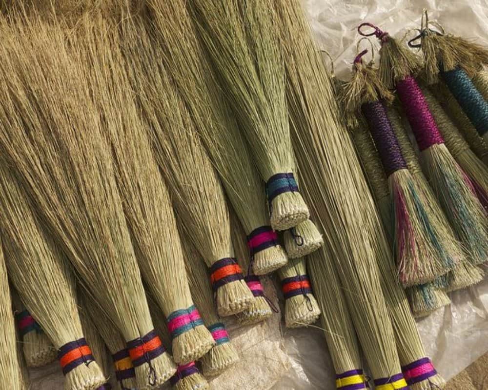 Dhanteras 2018 auspicious things: thing keep in mind while buying broom on dhanteras