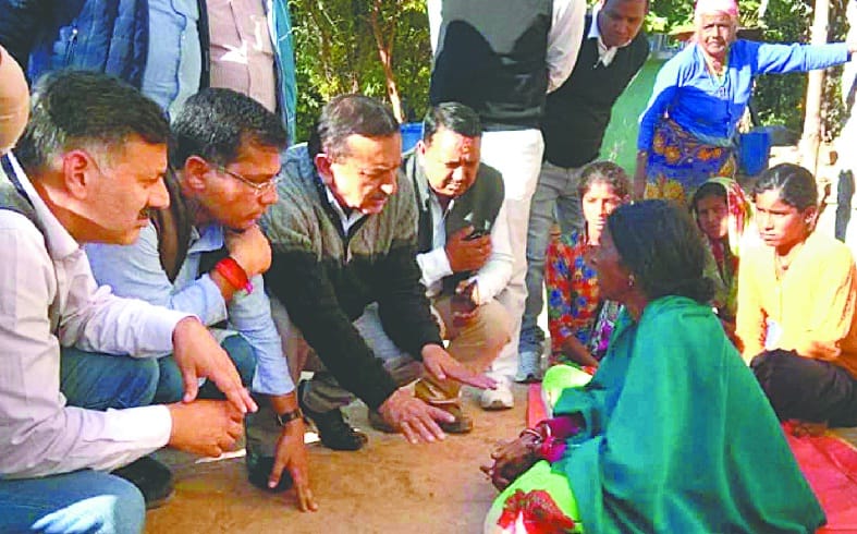 Congressmen reached the martyr's house and comforted