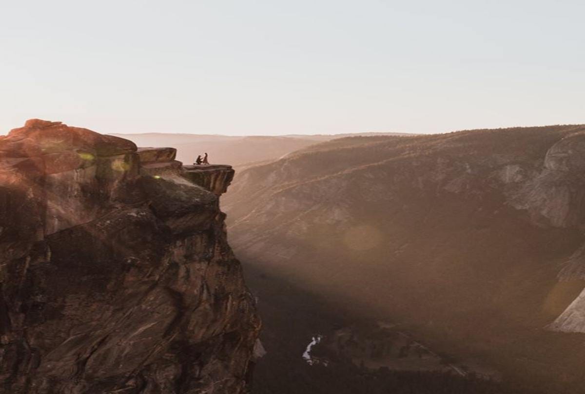 Know why couple photo viral on social media who captured on yosemite national park at taft point