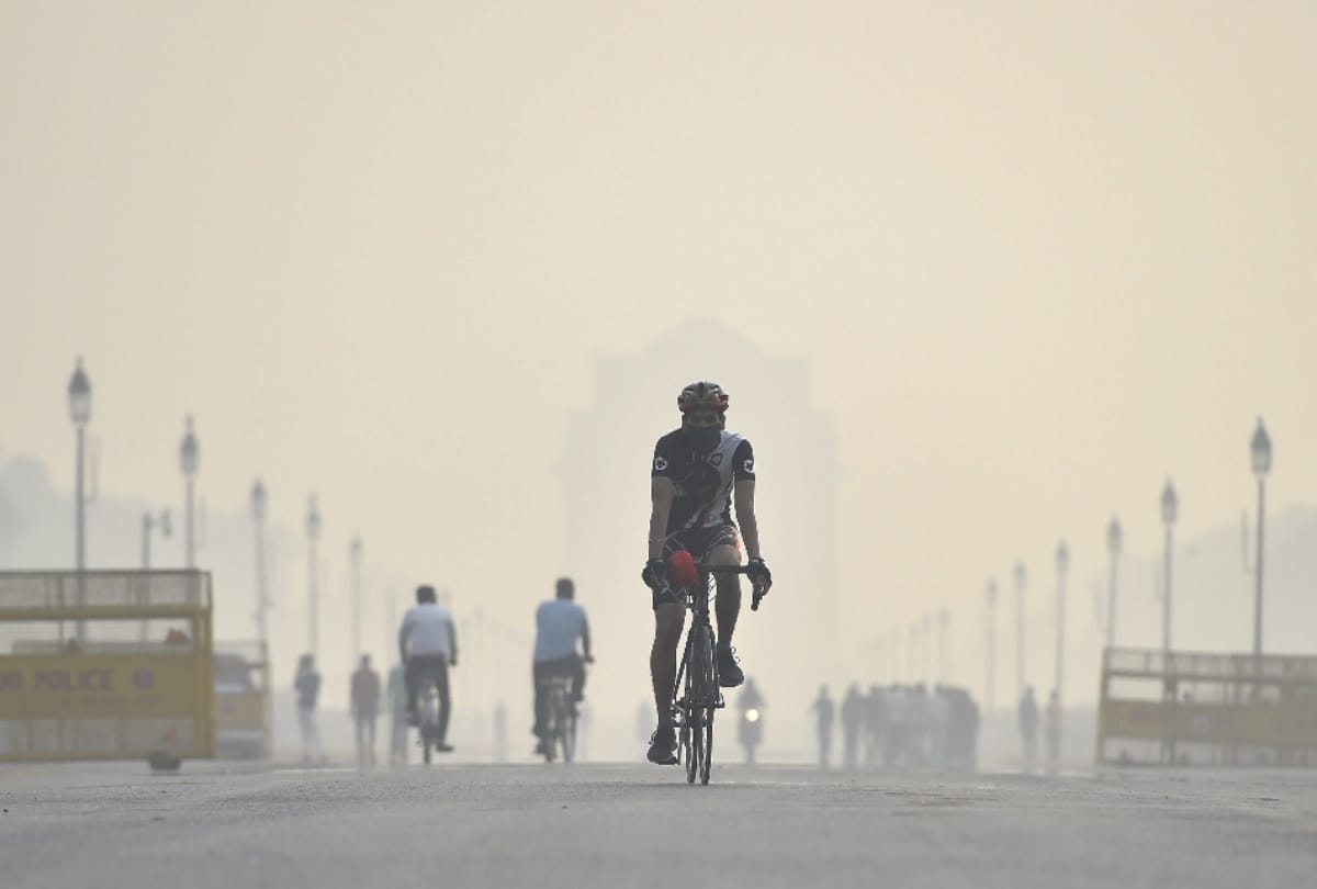 minor improvement in delhi air quality due to strong winds