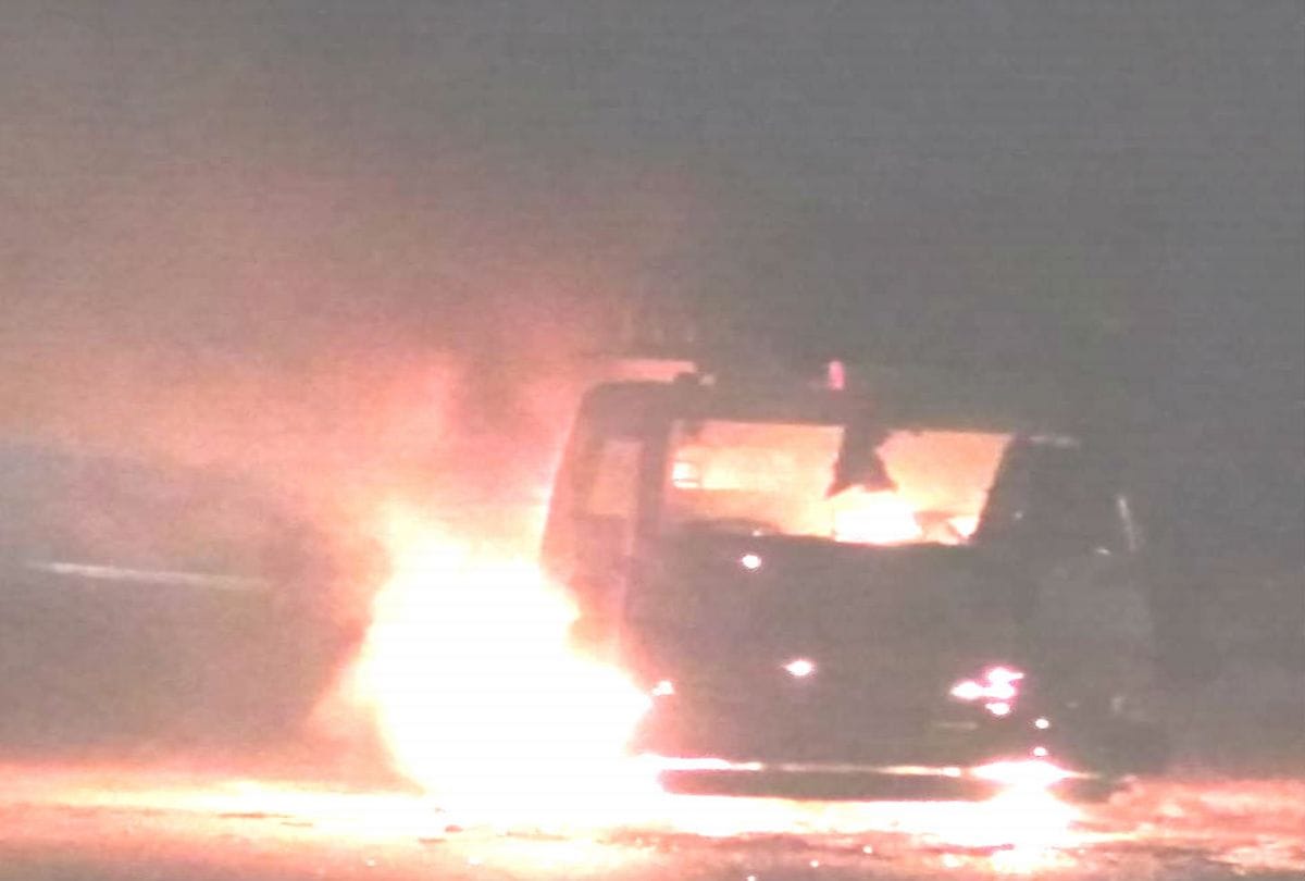 fire in a crane at yamuna expressway
