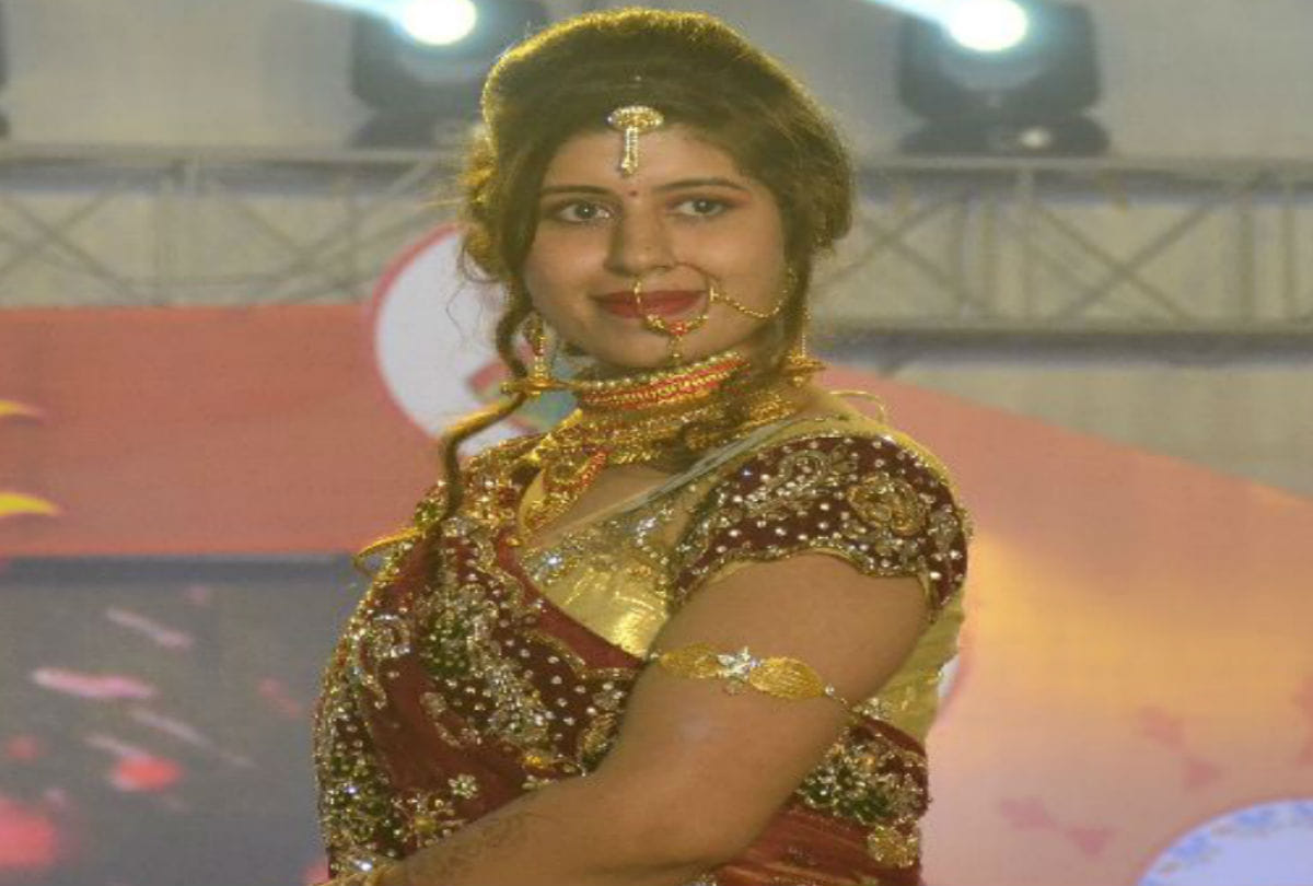 housewives catwalk on ramp in Mrs Agra Fashion Show