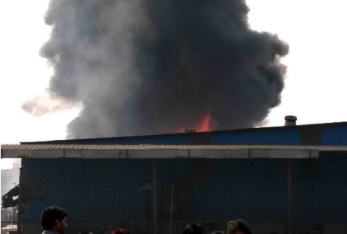 Massive fire in shoes factory in gurugram
