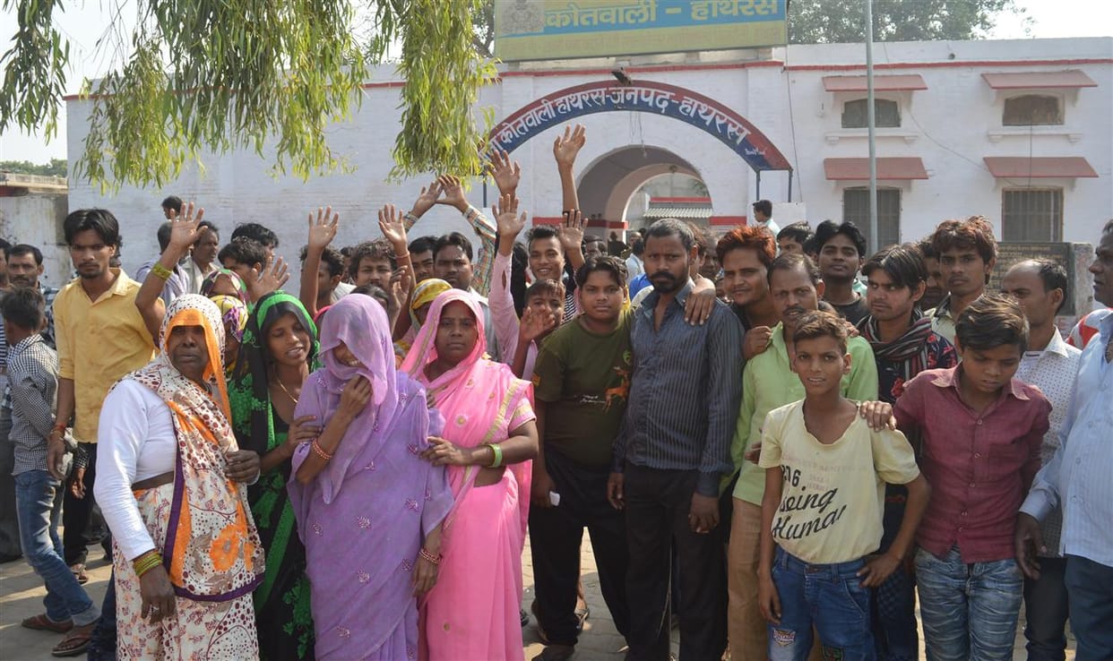 E-rickshaw driver murder case: angry people agitate at police station
