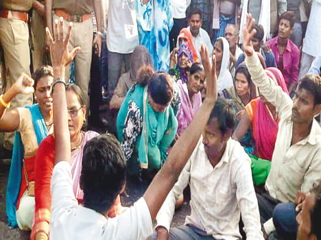 Jam against illegal mining