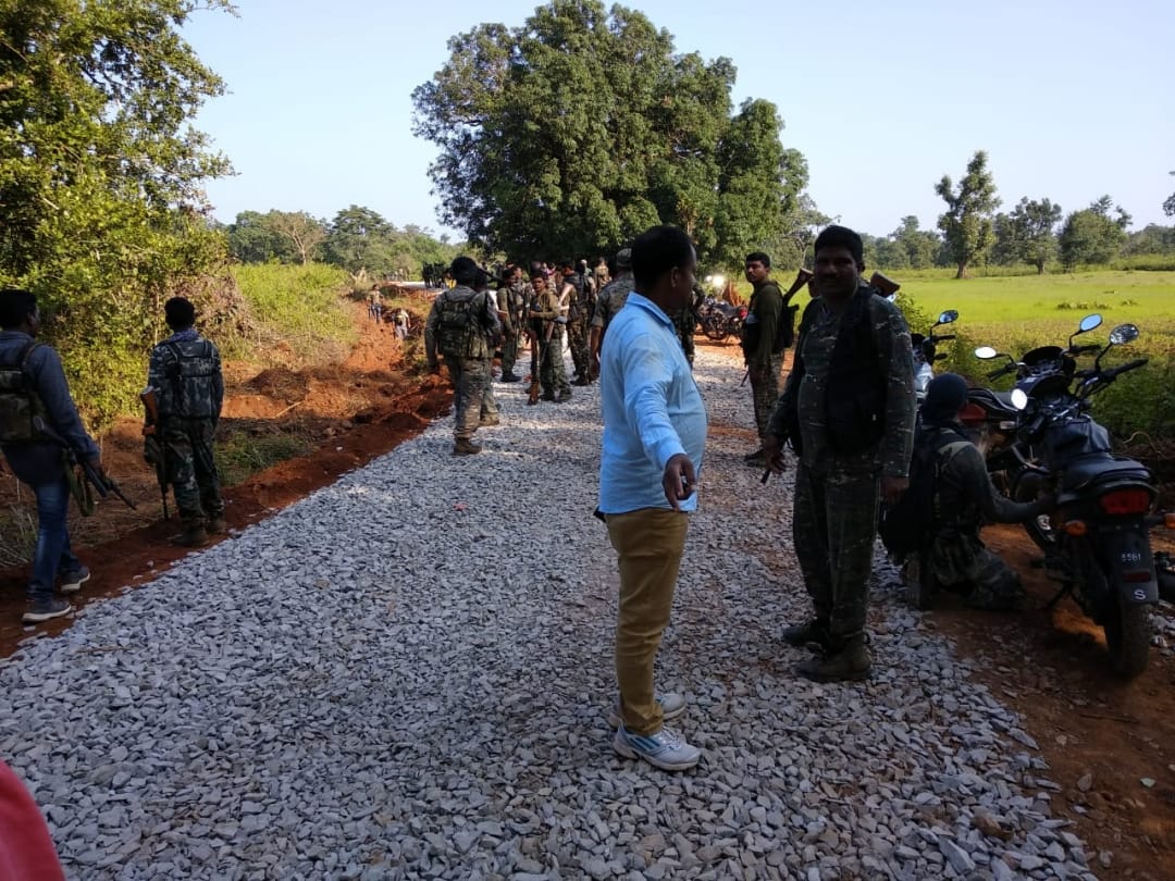 Dantewada naxalite attack survived reporter's story of saving his own life