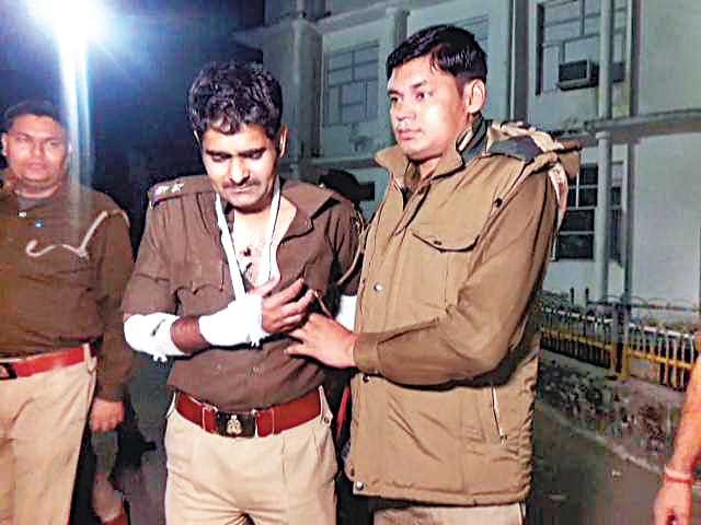 police sub inspector beaten