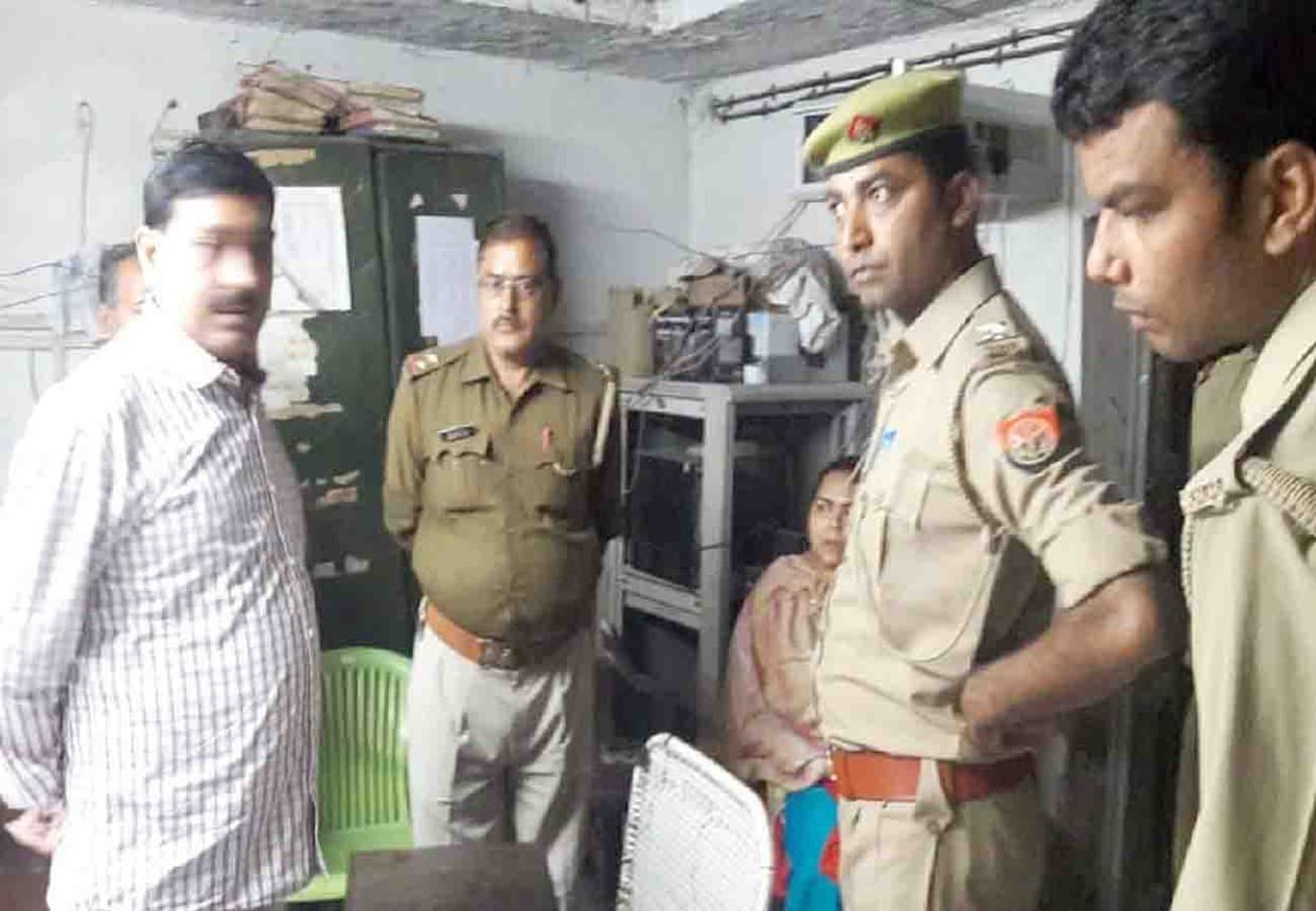 theft in postoffice in mahoba