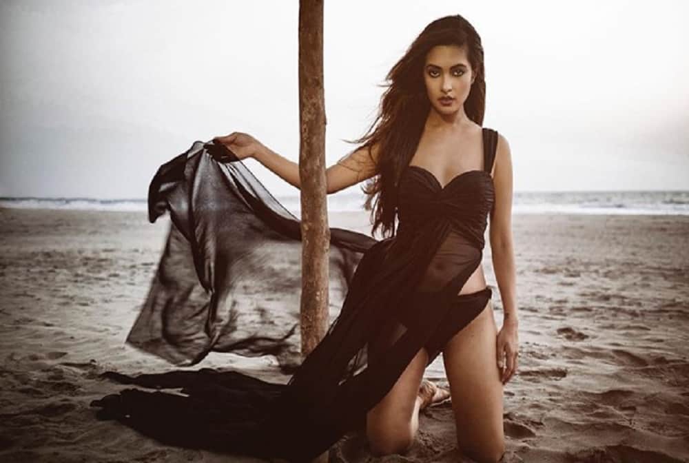riya sen revealed she wants to become mother but scared with labour pain