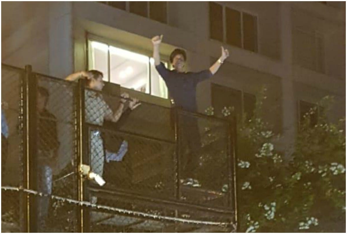 Shah Rukh Khan Hillarious Reply to Fan Asking for Room Rent in Mannat with AskSRK at twitter