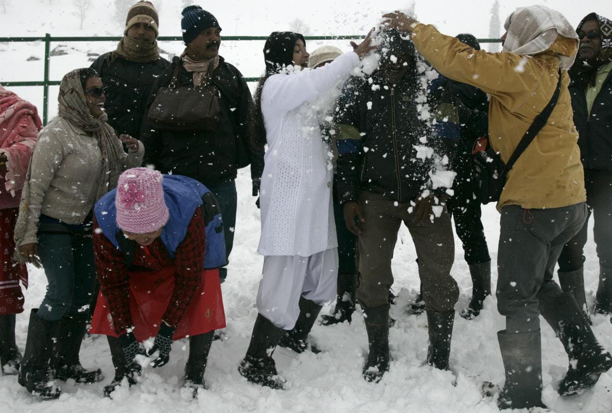 Fresh Snowfall in lahaul Spiti Rohtang Manali Kullu Mandi in Himachal Pradesh
