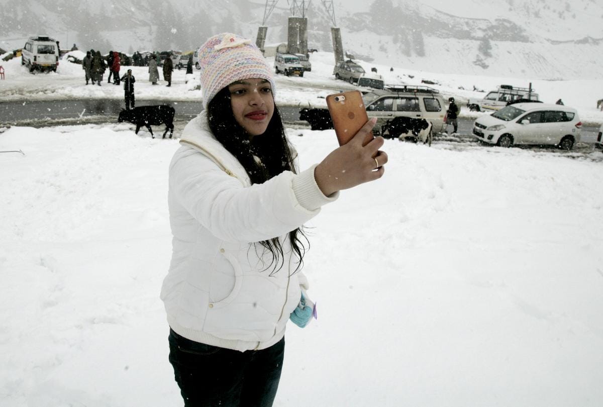 Fresh Snowfall in lahaul Spiti Rohtang Manali Kullu Mandi in Himachal Pradesh
