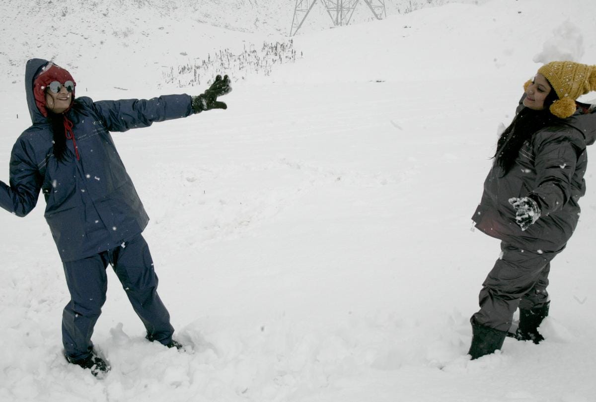 Fresh Snowfall in lahaul Spiti Rohtang Manali Kullu Mandi in Himachal Pradesh