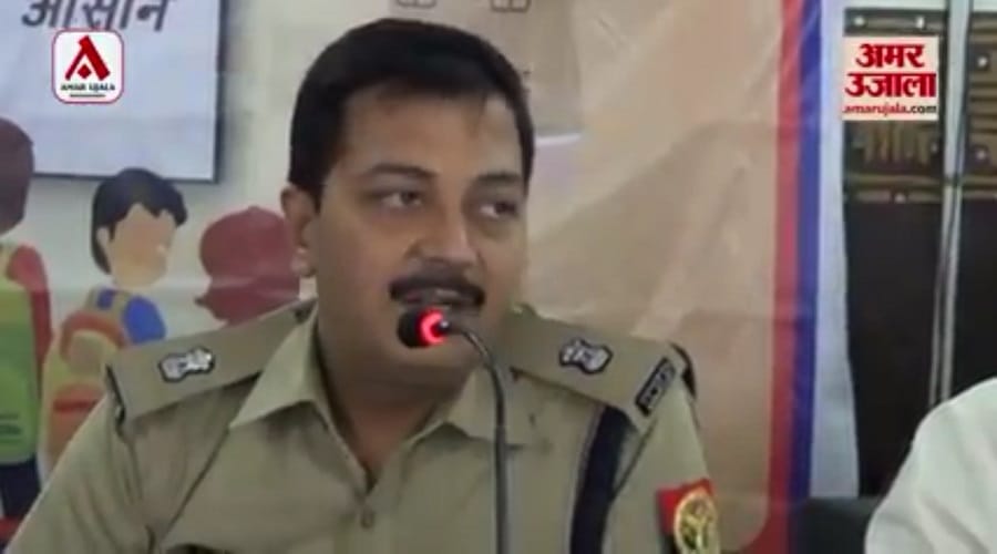 Meerut SP Sanjeev Vajpayee teaches traffic rules to students in police school