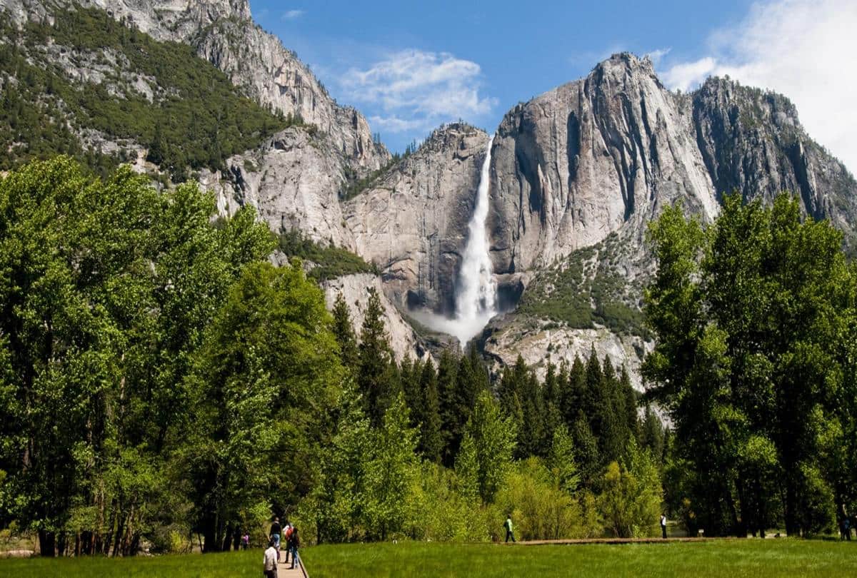 Know why couple photo viral on social media who captured on yosemite national park at taft point