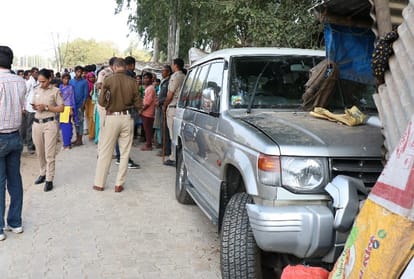 Car to hits five children,who play on the sidewalk in chandigarh