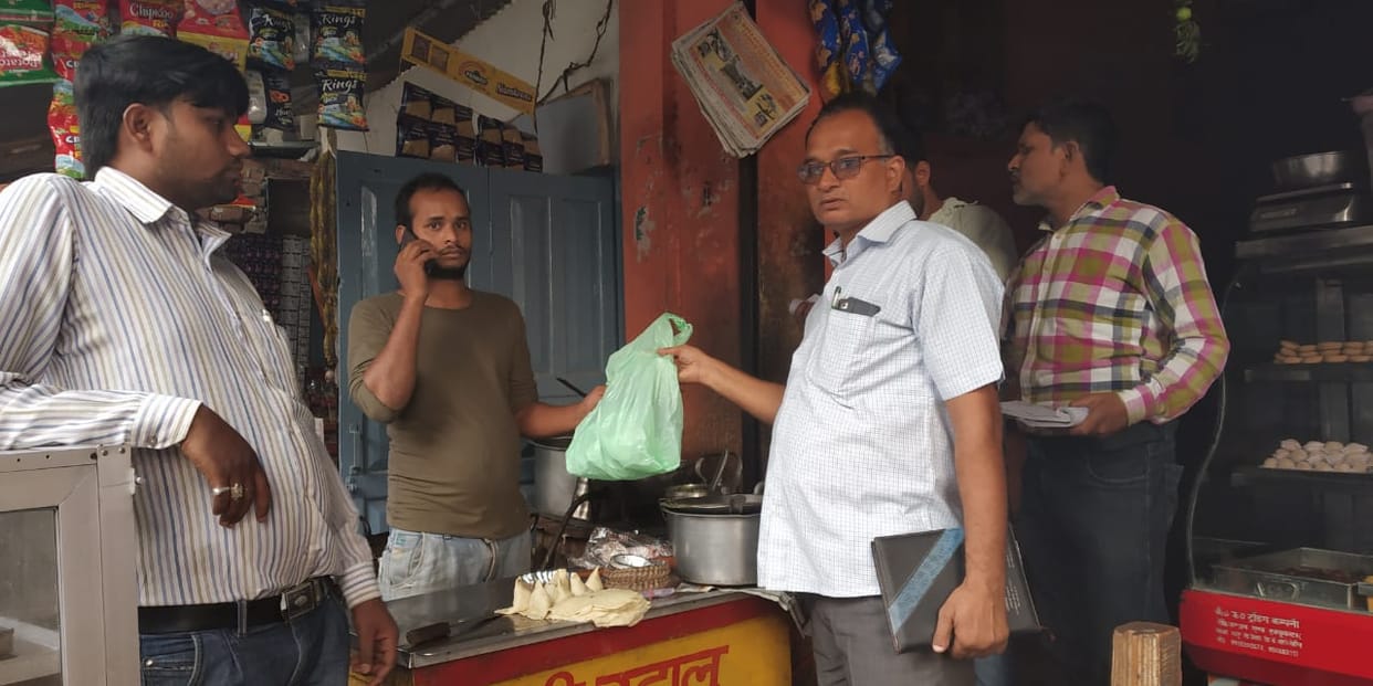 25 क्विंटल पॉलीथिन बरामद