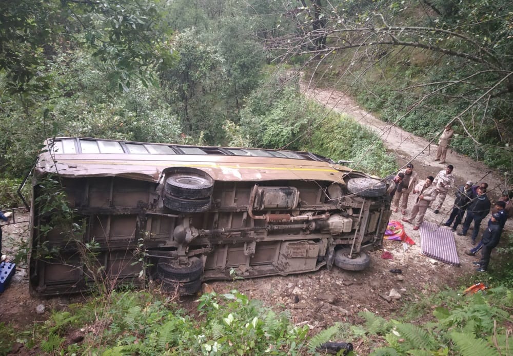 itbp bus fell in Walkway at pithoragarh one killed two injured
