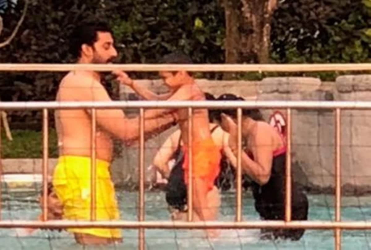 Aishwarya Rai Bachchan Looks hot in a Black Monokini