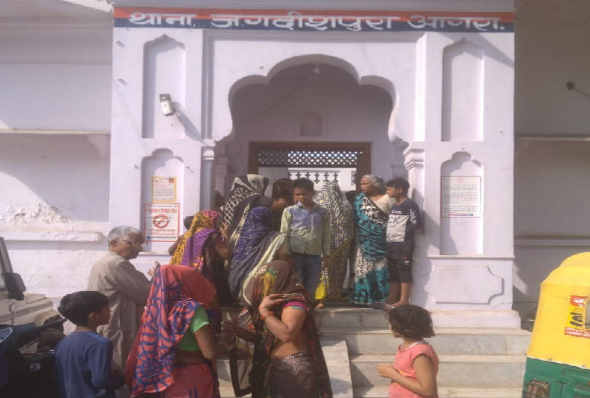 RTI activist's wife tried to burn alive by attackers in agra