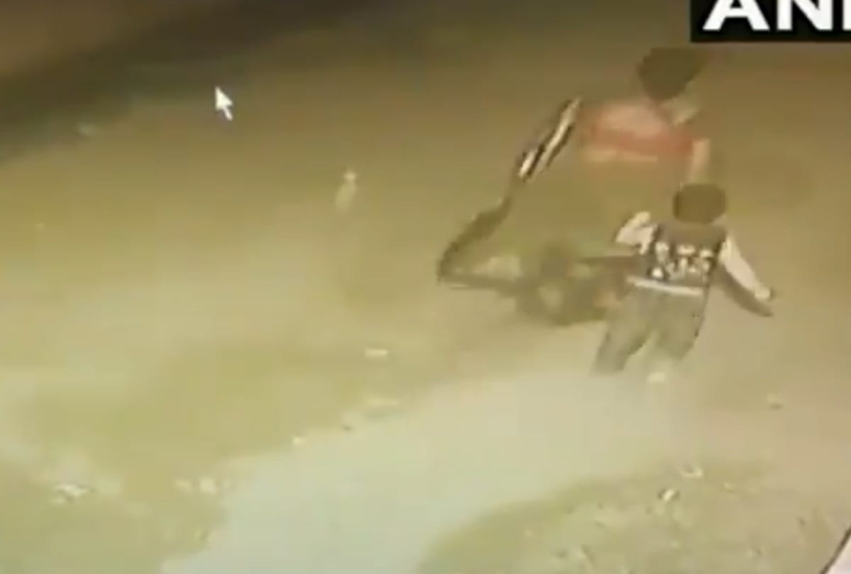 two bike borne assailant snatched chain of a woman in delhis dayalpur captured in cctv