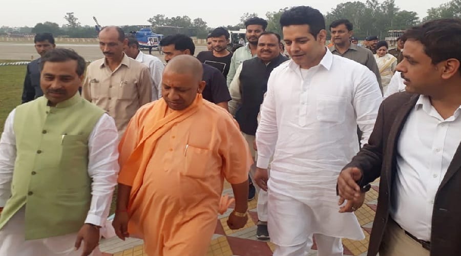 CM Yogi arrives in Saharanpur and talks to BJP leaders about Lok Sabha elections