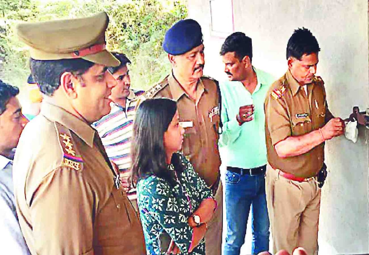 raid on fireworks warehouse and crackers worth 12 crore sieged in unnao