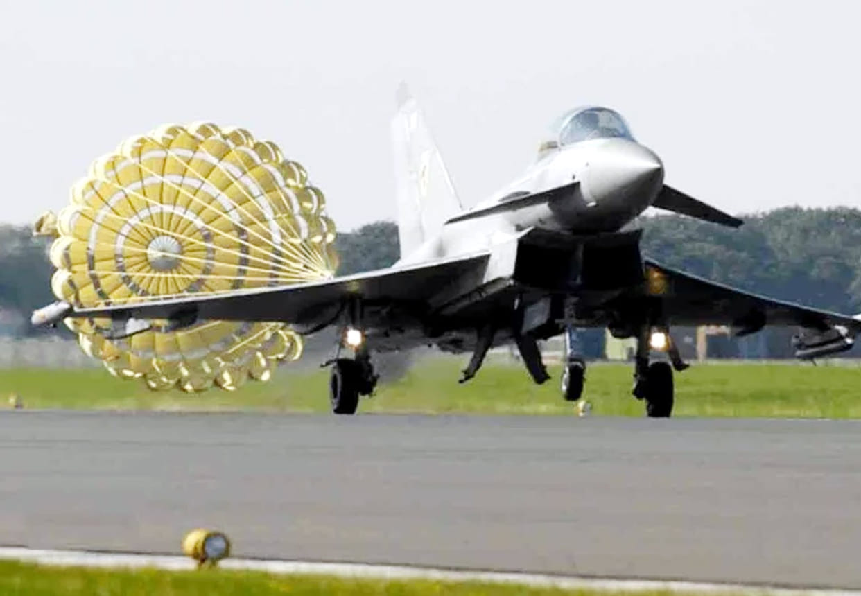 Parachute of Fighter Plane 'Sukhoi' will be built in OPF
