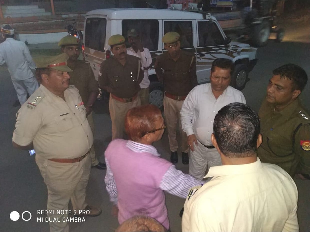 वाहन रोकने पर एडीएम ने पुलिस फोर्स बुलाया