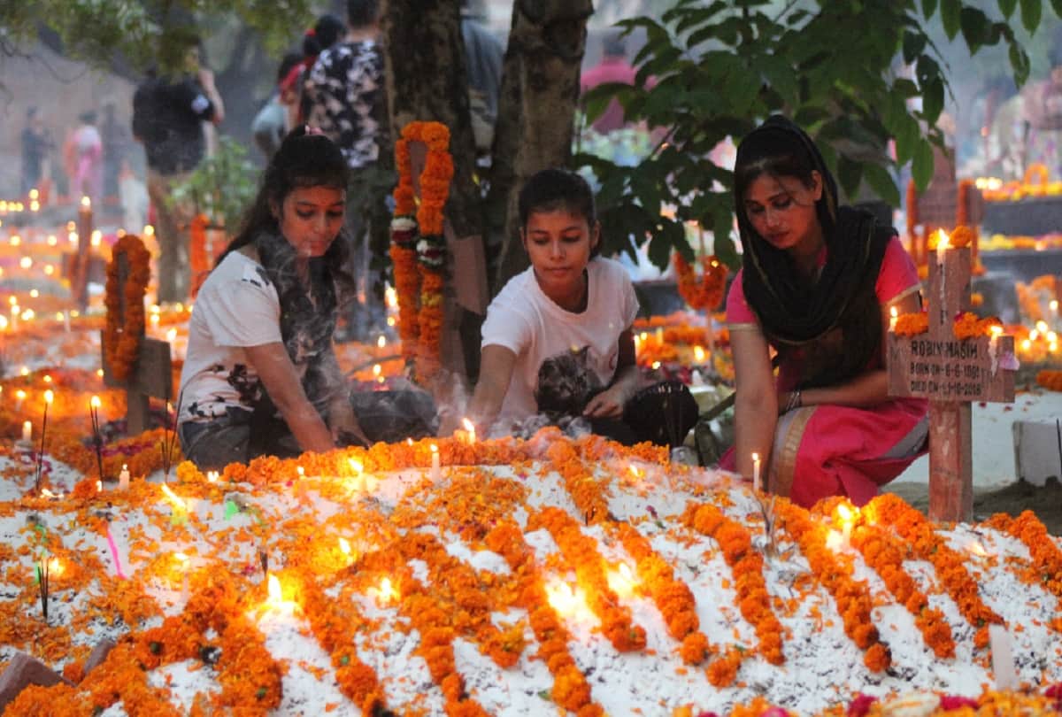 Christians decorated tombs with flowers in memory of their ancestors in Meerut