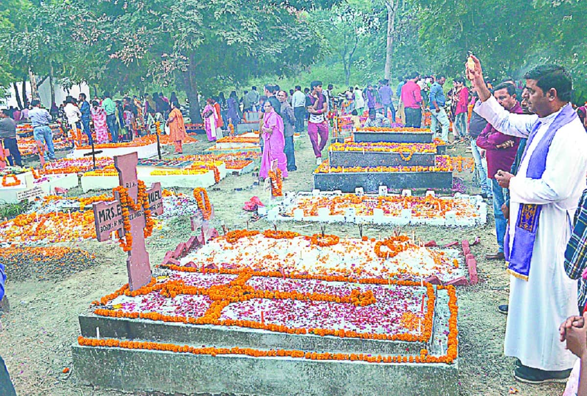 Christians decorated tombs with flowers in memory of their ancestors in Meerut
