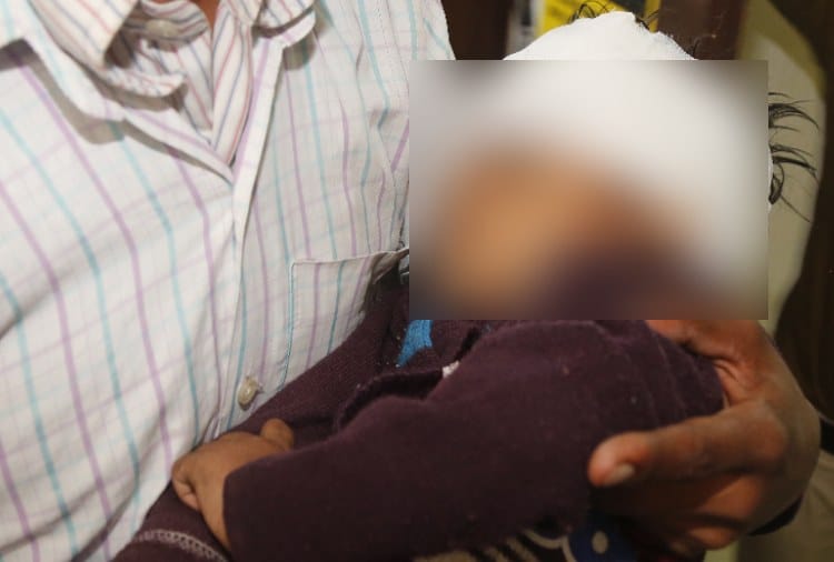 Car to hits five children,who play on the sidewalk in chandigarh