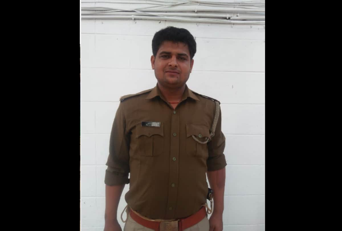 UP police encounter in meerut while a badmash entered in a wedding venue firing