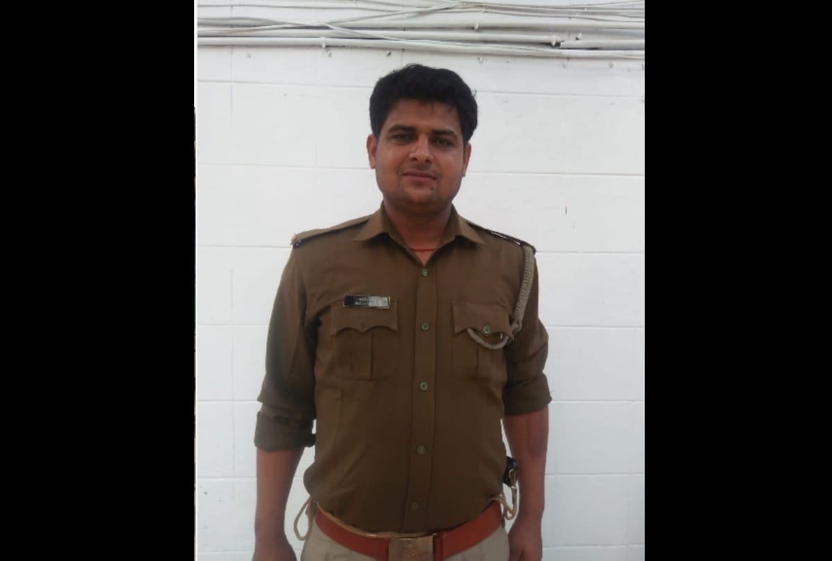UP police encounter in meerut while a badmash entered in a wedding venue firing