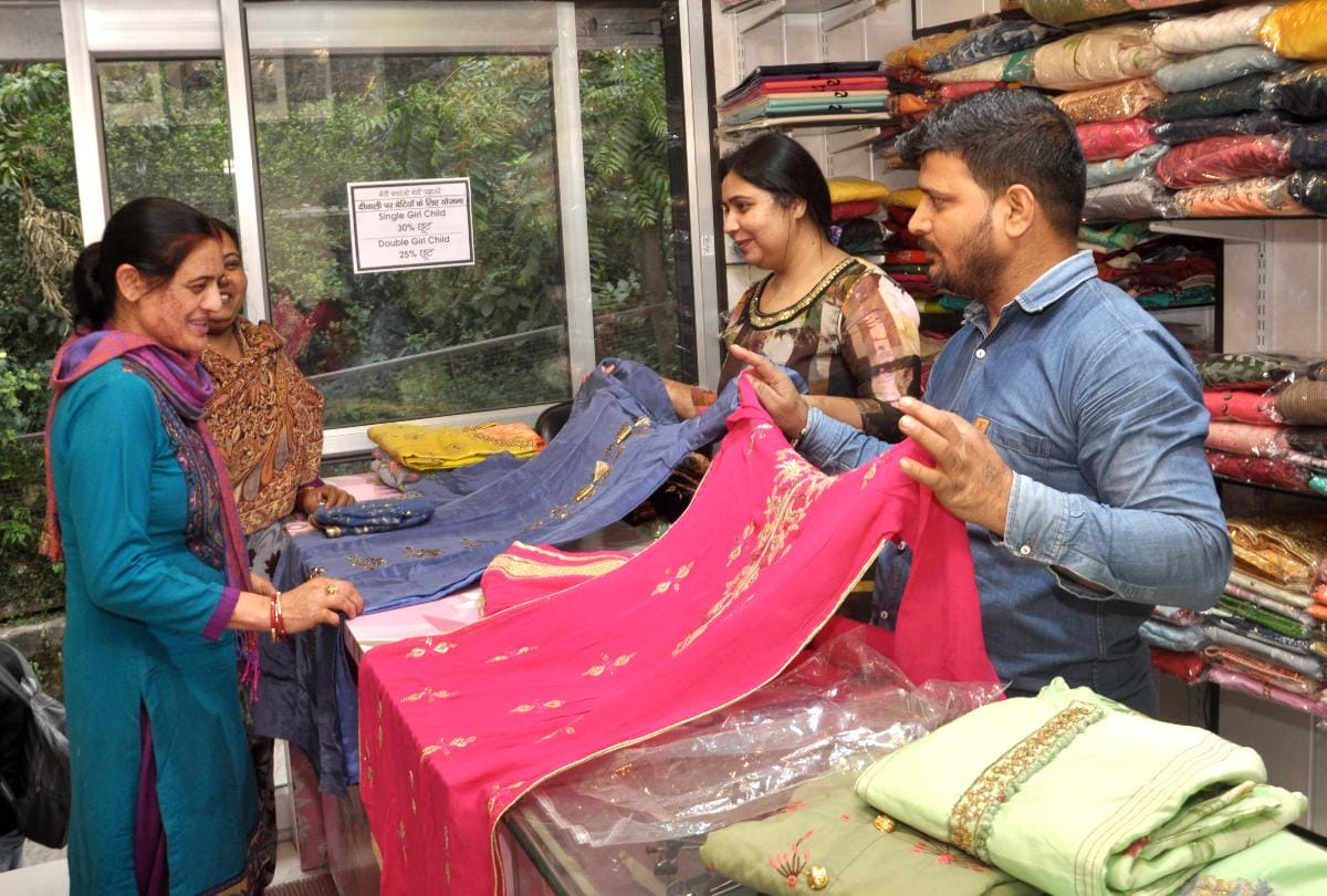 30 percent discount on apparels in Shop Nahan Sirmour Himachal Pradesh
