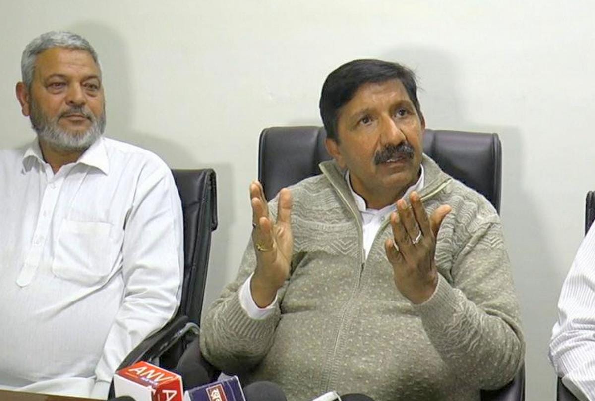 mukesh agnihotri targets center govt in sirmour
