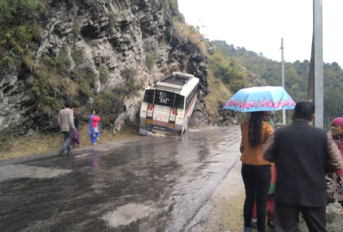 private bus accident in kullu himachal pradesh