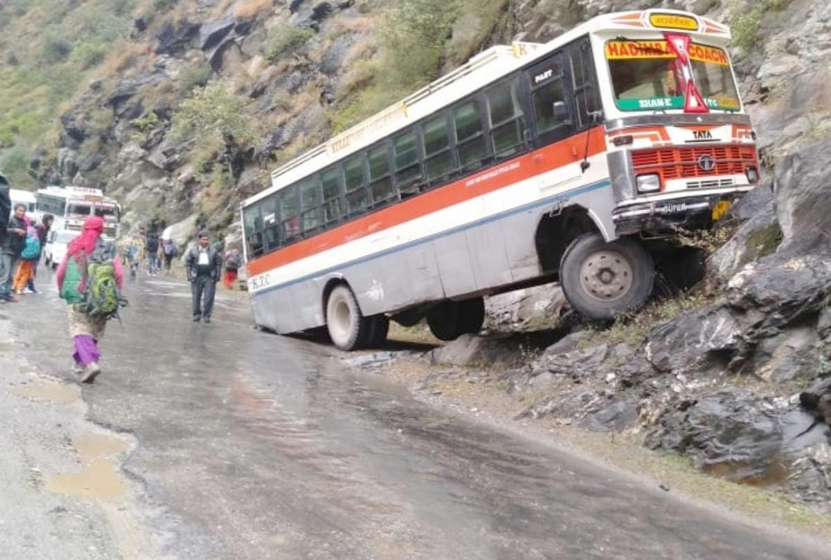 private bus accident in kullu himachal pradesh