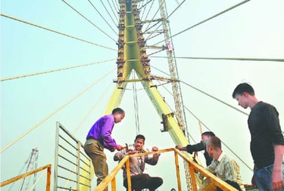 Chief Minister Arvind Kejriwal inaugurates Signature Bridge on Sunday