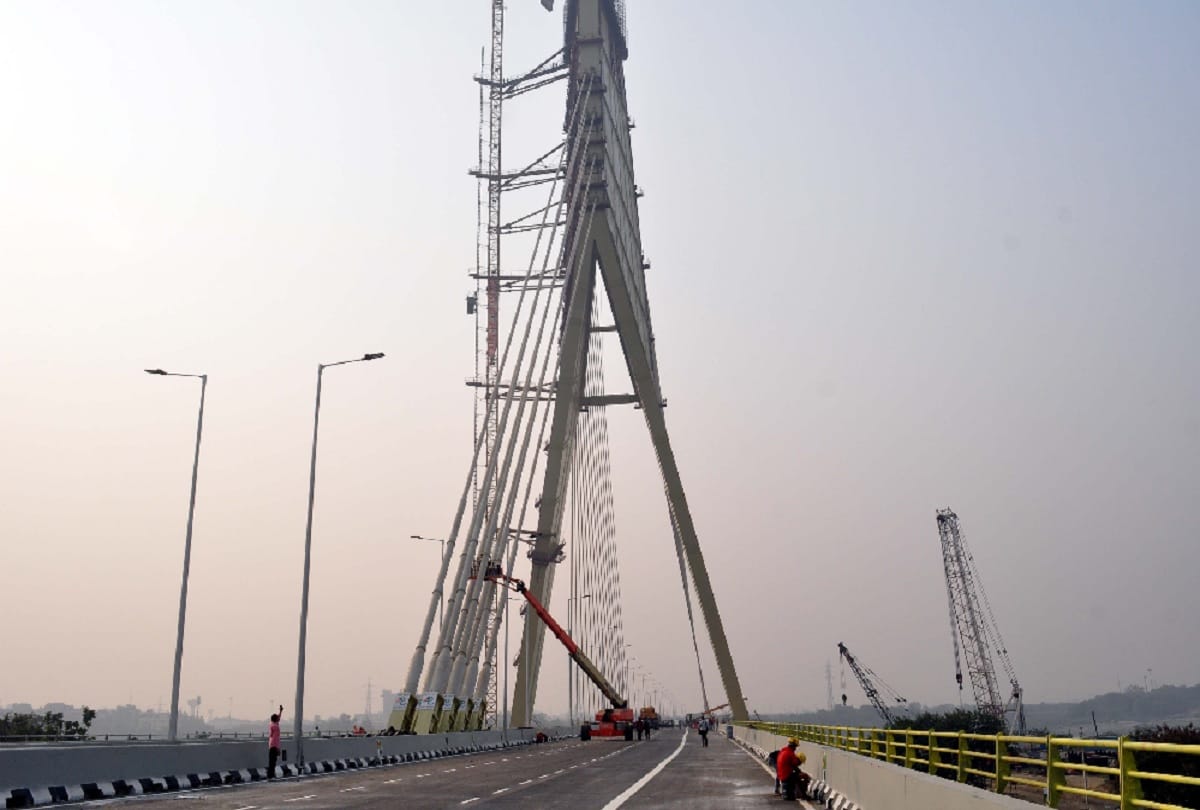Signature Bridge wazirabad Delhi is twice height of Qutub Minar