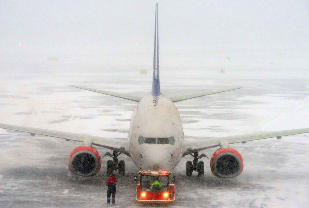 Several flights including GoAir and Indigo, stand cancelled due to snowfall at Srinagar Airport