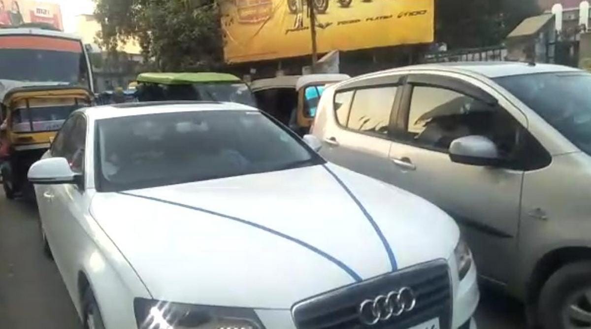 Karishma kapoor stuck in traffic at varanasi