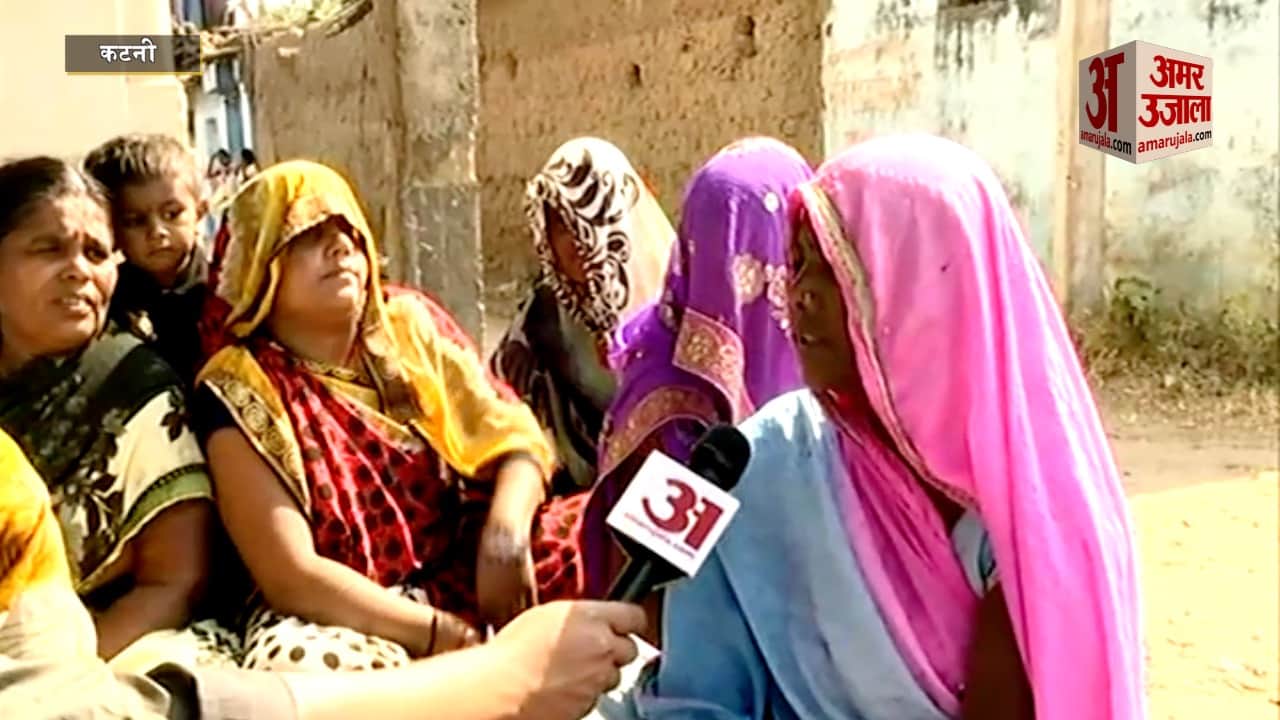 अपना पक्ष रखती महिला