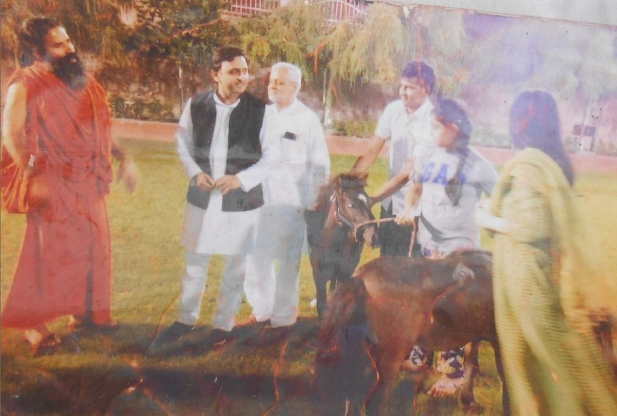 ex cm akhilesh yadav's horses in the bateshwar mela