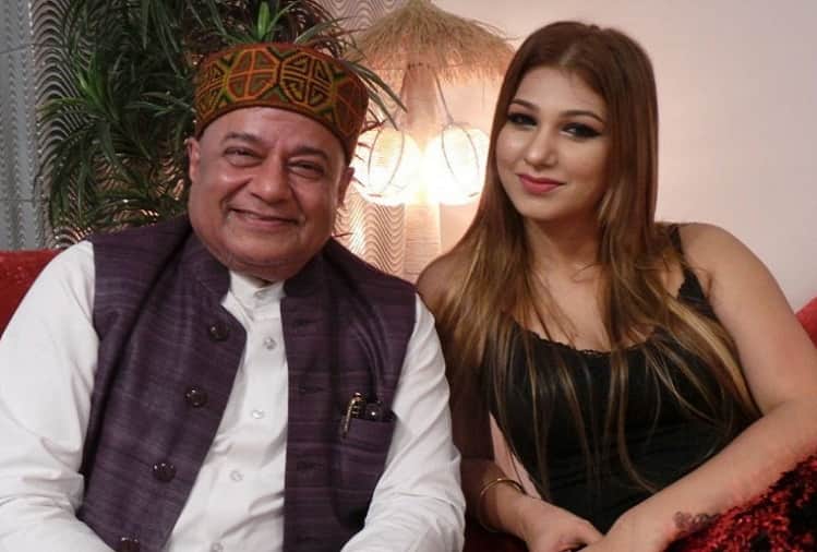 Bigg Boss 12 Jasleen Matharu says I kissed Anup Jalota how are we guru shishya