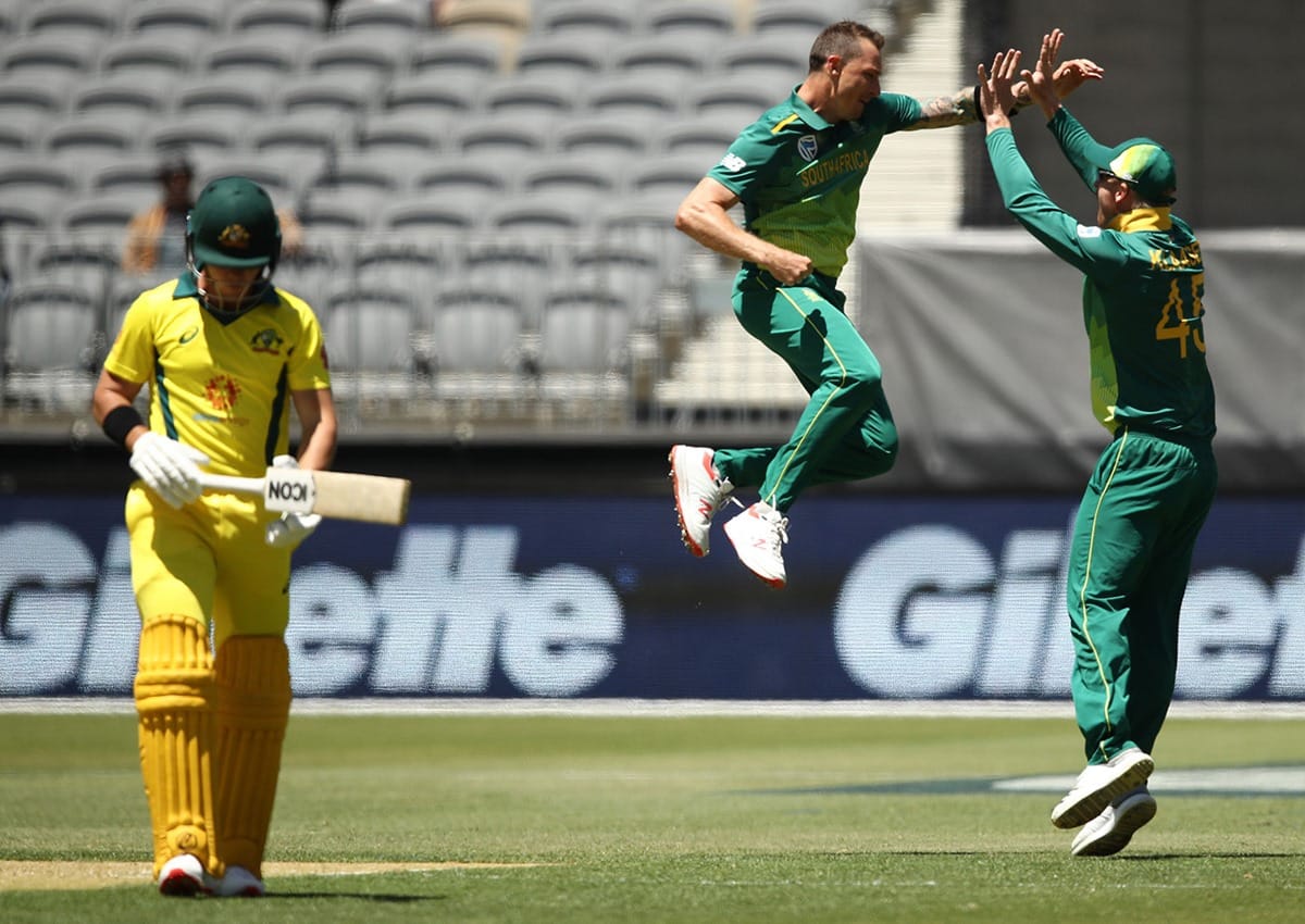 south africa beat australia by six wickets in first odi