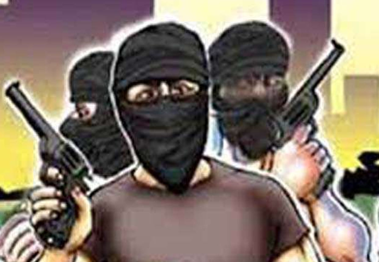 Loot  in contracted bus of MP roadways