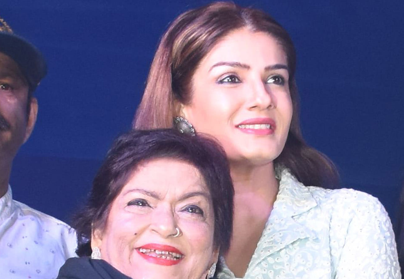 Bollywood Actress Raveen Tandon Actor Tushar kapoor and Choreographer Saroj Khan in kanpur