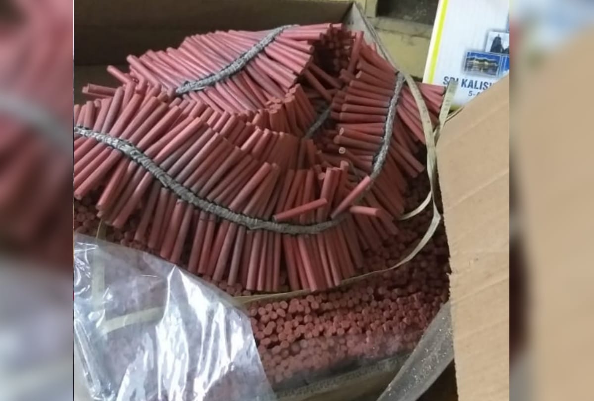 Police size 625 kgs of firecrackers in Sadar Bazar Delhi